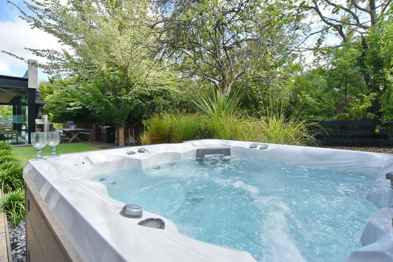 Bridle Path Retreat - Christchurch Holiday Homes ภายนอก รูปภาพ