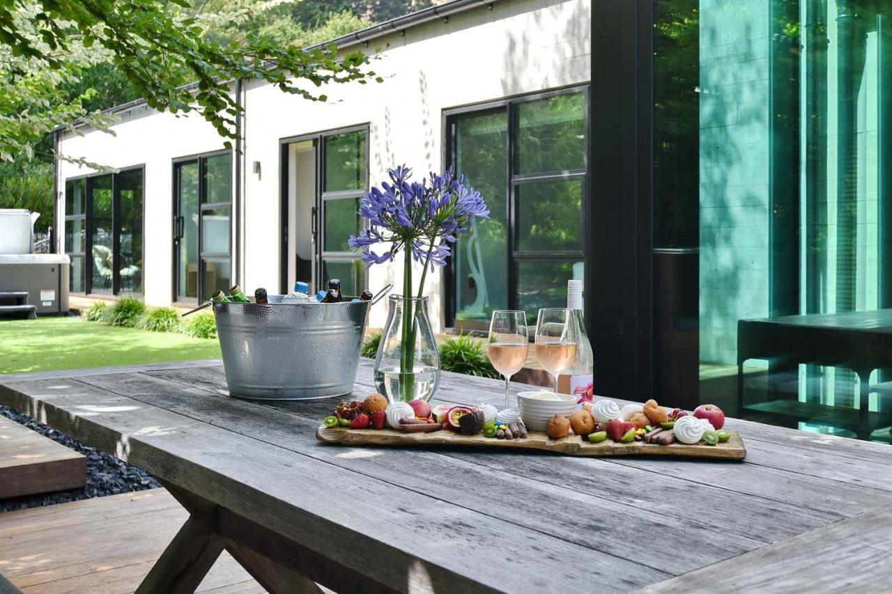 Bridle Path Retreat - Christchurch Holiday Homes ภายนอก รูปภาพ